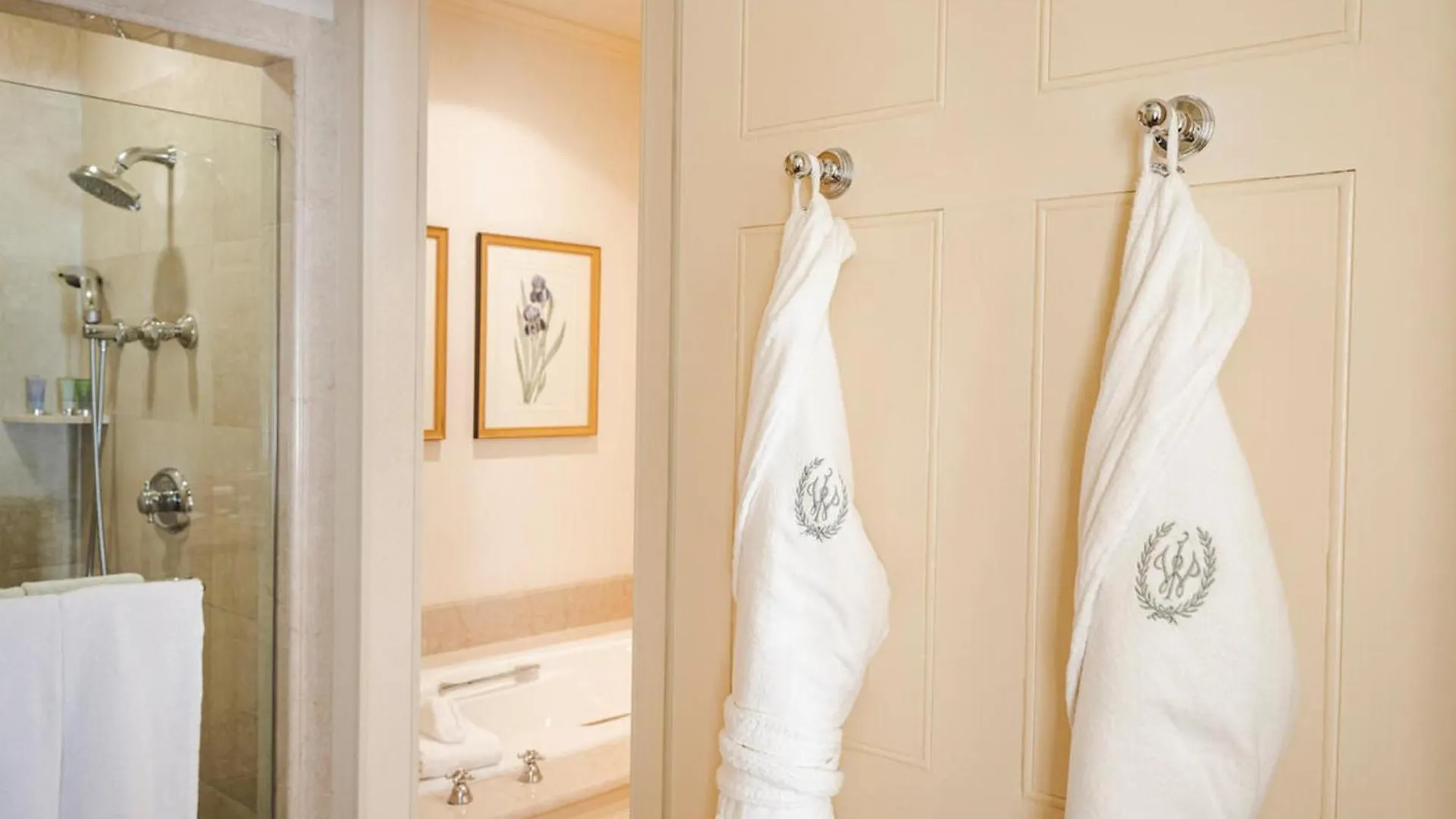 Williamsburg Inn, An Official Colonial Williamsburg Hotel