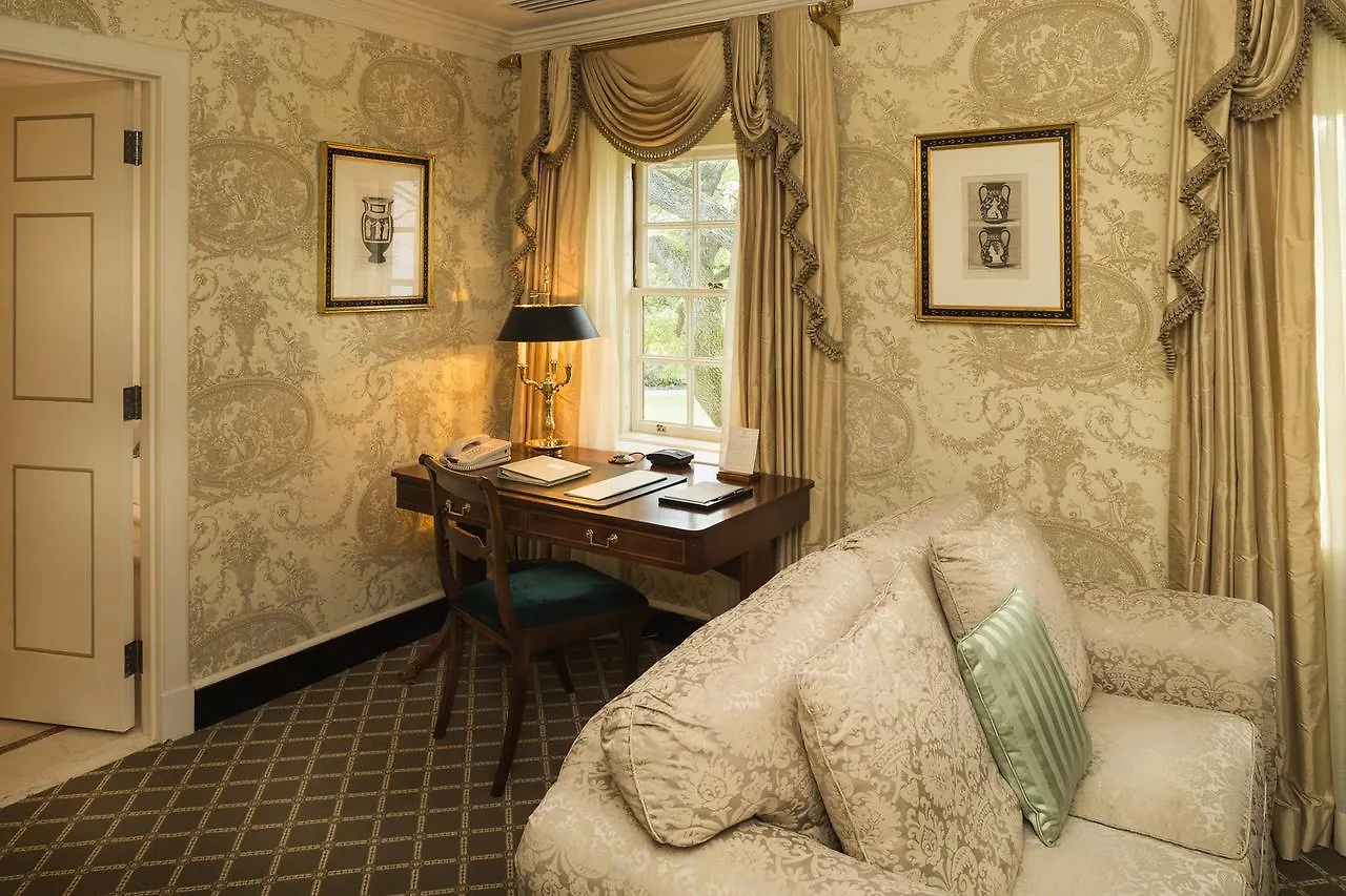 Williamsburg Inn, An Official Colonial Williamsburg Hotel