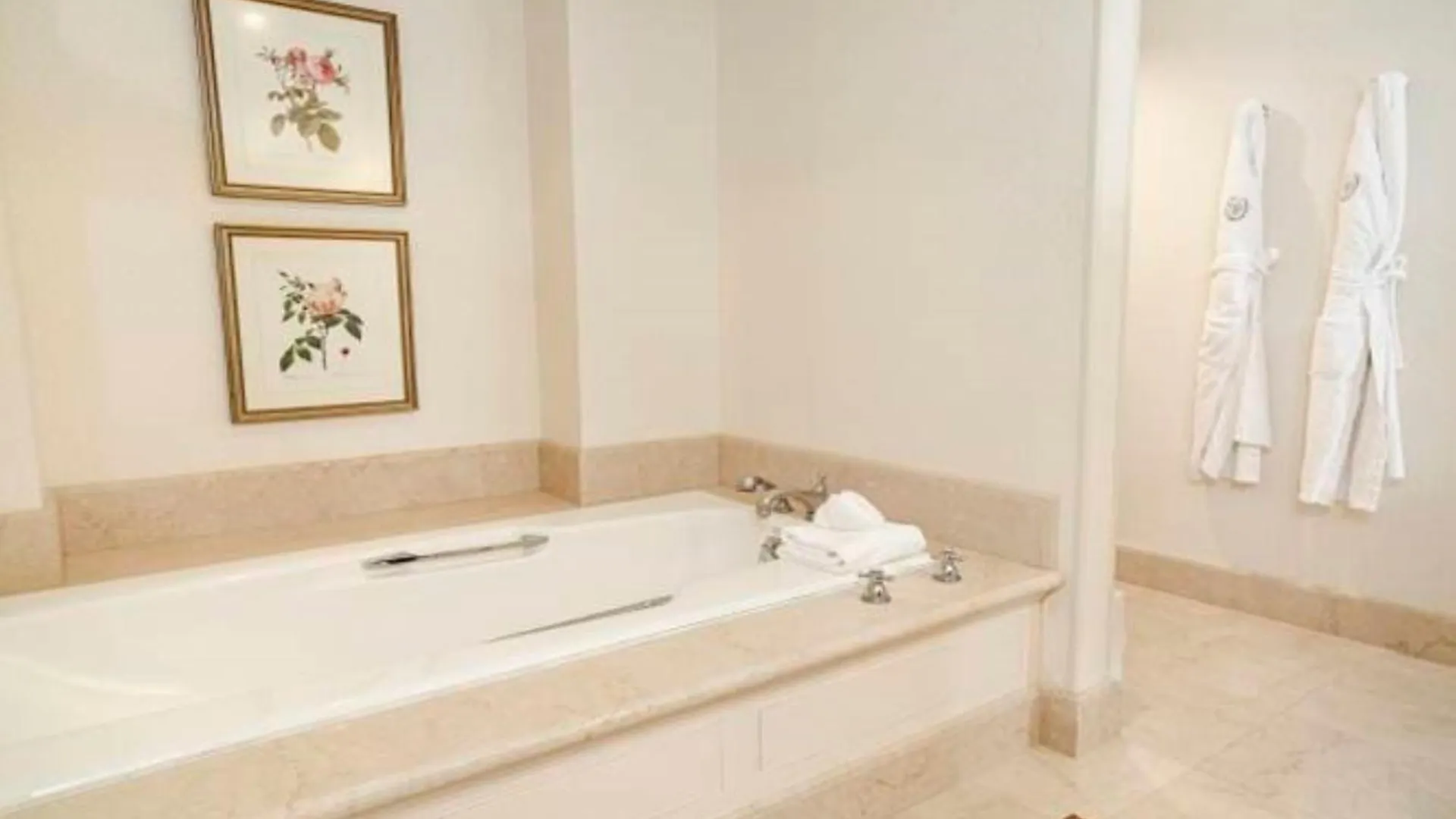 *****  Williamsburg Inn, An Official Colonial Williamsburg Hotel ABD